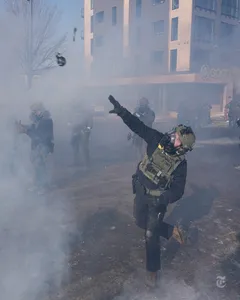  صحنه درگیری میان نیروهای آمریکایی و مردم 