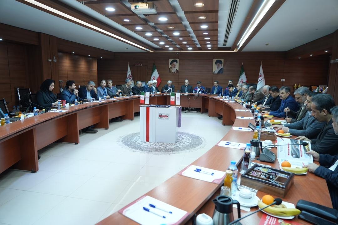 بازدید مسئولان دانشگاه آزاد از فولاد اکسین