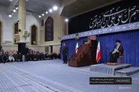 رهبر انقلاب در مراسم عزاداری شهادت امام رضا(ع): دشمن نمی‌تواند ملت ایران را با جنگ به زانو درآورد/ حفظ اتحاد ملی وظیفه‌ای همگانی است