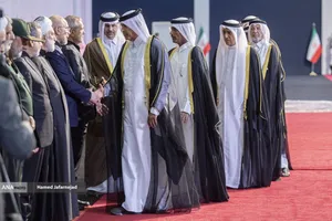 ادای احترام مقامات و مسئولان خارجی به پیکر امام شهید 