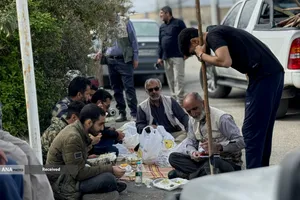 در پی تجاوز جنایتکاران آمریکایی-صهیونی به مناطق مسکونی اصفهان، گروه های جهادی از لحظات ابتدایی وقوع این جنایت، در کنار امدادگران مشغول خدمت رسانی، آواربرداری و بازسازی منازل آسیب دیده مردم هستند.