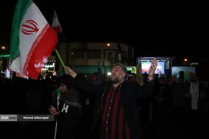 اقامه نماز استغاثه به امام زمان زمان(عج) - چهارراه نبرد خیابان پیروزی