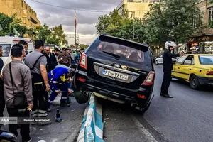 برخورد عجیب خودرو با جدول