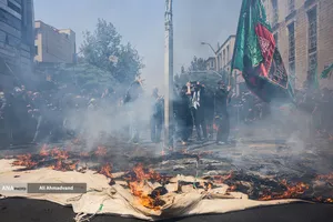 آیین خیمه سوزان عاشورا در چهارراه گلوبندک تهران
