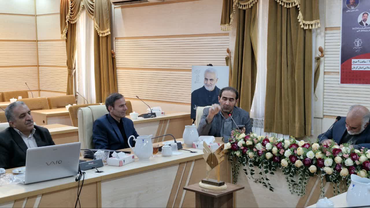هنرمندان و ادیبان نقش موثری در تبیین موفقیت‌های کشورمان در سطح بین‌المللی دارند