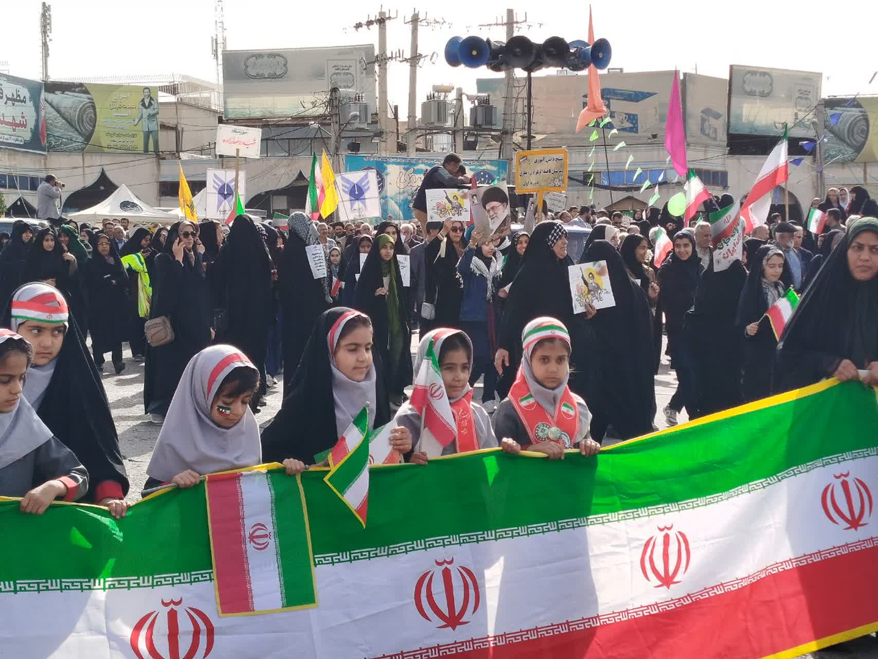 حضور پرشور دانشگاهیان آزاد اسلامی در راهپیمایی 22 بهمن؛ تجلی وفاداری به انقلاب