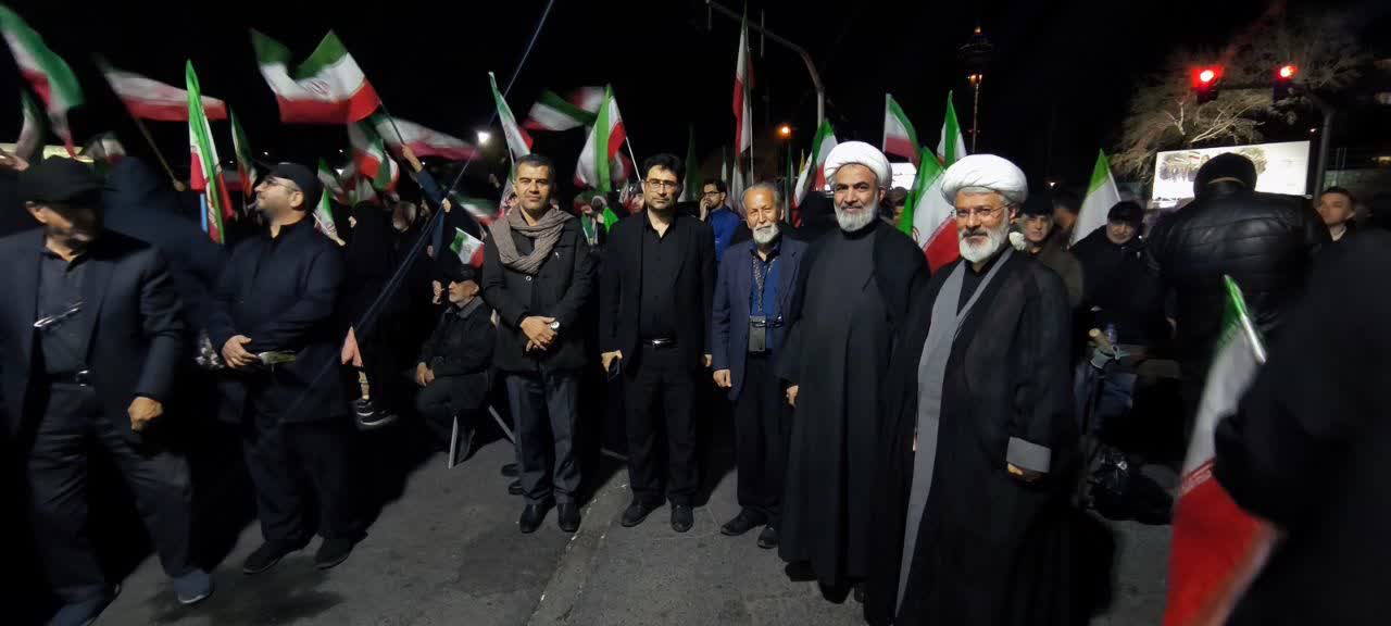 حضور پرشور دانشگاهیان و مردم در میعادگاه شبانه واحد تهران غرب حضور پرشور دانشگاهیان و مردم در میعادگاه شبانه واحد تهران غرب