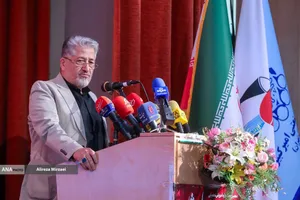 دهمین دوره جایزه ملی ایثار با حضور دکتر بیژن رنجبر 