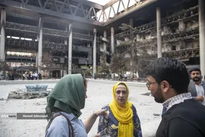 بازدید خبرنگاران خارجی از آثار به&zwnj;جامانده از حمله موشکی رژیم صهیونیستی به ساختمان شیشه ای صدا و سیما که در تاریخ ۲۴ تیرماه صورت گرفت