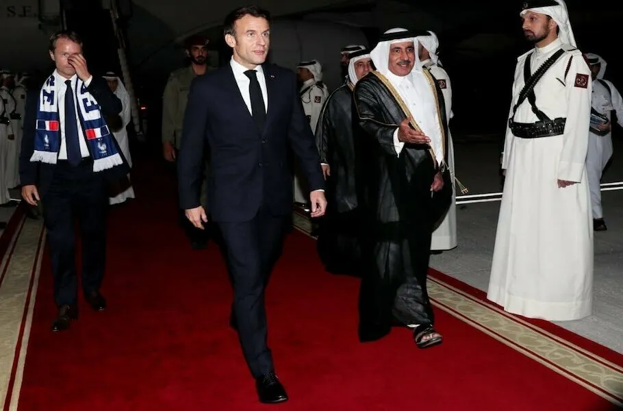 مکرون وارد قطر شد