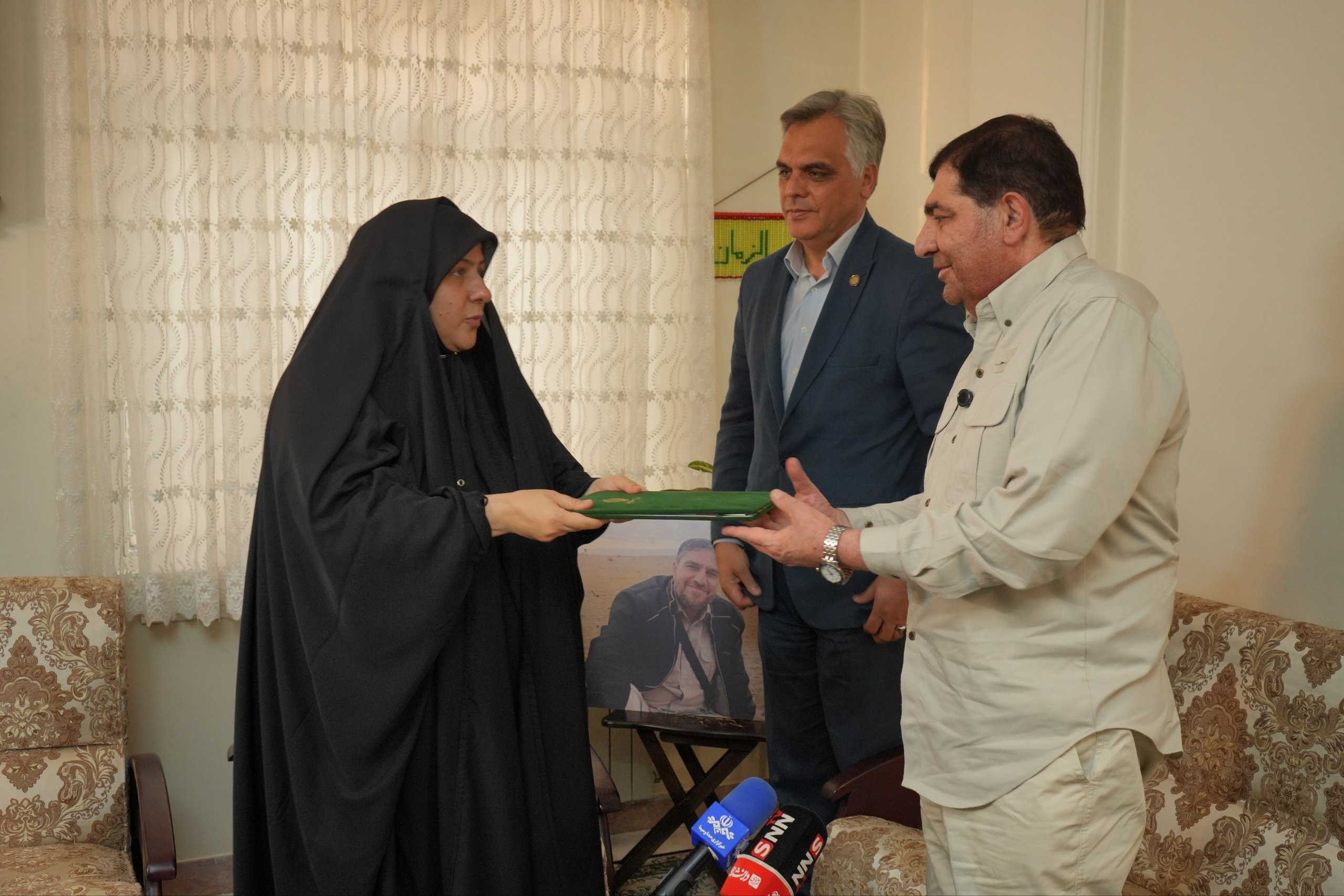 مخبر: شهدای جامعه سلامت نماد ایثار و فداکاری هستند / آمبولانس محل خدمت شهید محمدی بود و دست آخر معراج او شد/ یاد و نام شهیدان همواره در حافظه ملت ایران ماندگار خواهد بود