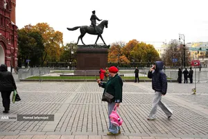 مجسمه ژنرال ژوکوف &laquo;مجسمه مارشال ژوکوف&raquo;در نزدیکی میدان سرخ  مسکو . این مجسمه به یادبود گئورگی ژوکوف، فرمانده ارتش سرخ در جنگ جهانی دوم، ساخته شده و نمادی از شکست نازی&zwnj;ها و قهرمانی ملی روسیه به شمار می&zwnj;رود.  