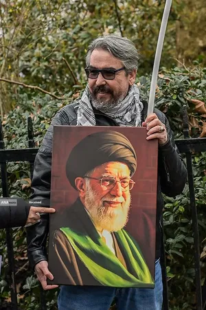 تظاهرات ساکنان لندن در حمایت از جمهوری اسلامی ایران و محکوم کردن حملات صهیونی - آمریکایی به خاک ایران