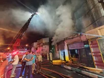 آتش‌سوزی در کارگاه چوب‌بری خیابان انقلاب مهار شد+ فیلم