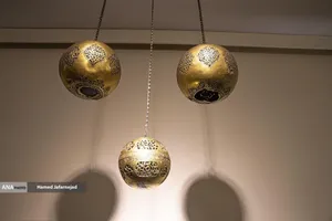 گوی های برنچی مشبک از وسایل تزئینی حرم مطهر - نمایشگاه آثار منتخب گنجینه آستان قدس رضوی