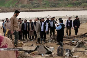 کمک رسانی شهید محمدمهدی طهرانچی دانشمند هسته ای در مناطق سیل زده لرستان پلدختر در سال 1398 همراه گروه های جهادی