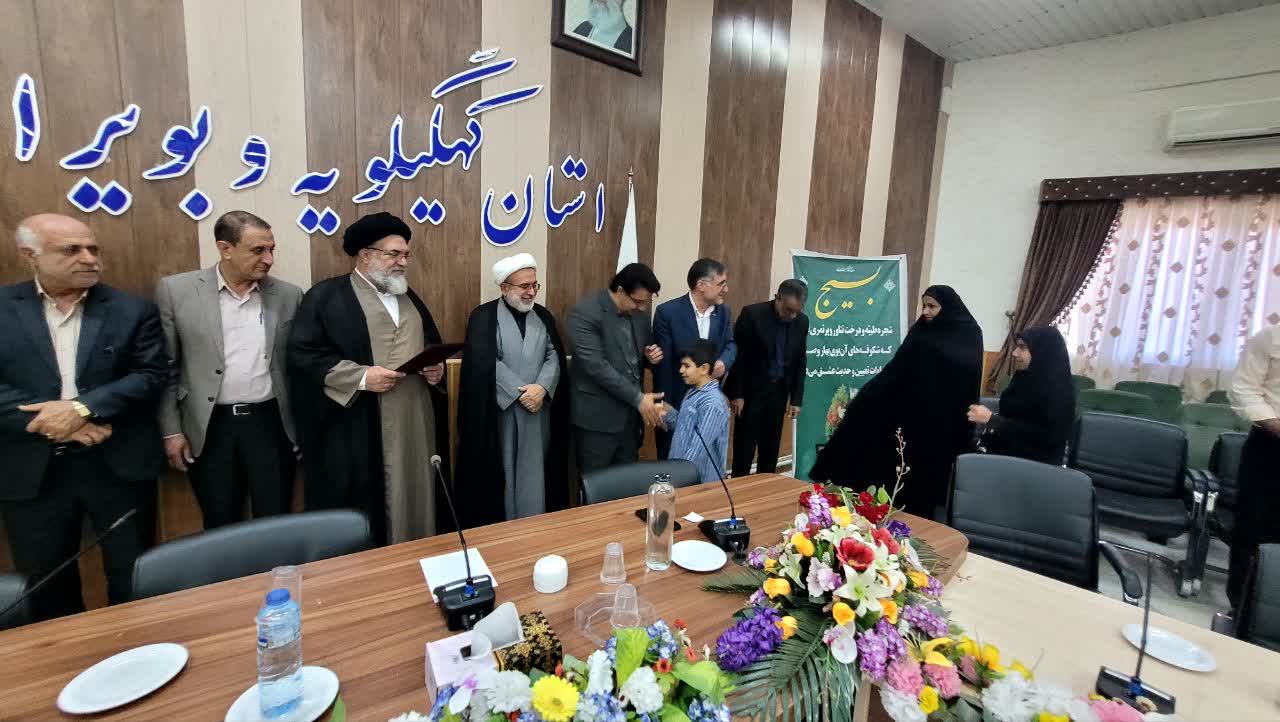 اعطای دانشنامه پایان تحصیلات افتخاری به شهدای دانشجوی کهگیلویه و بویراحمد/ جلوههای پیوند دانش و شهادت اعطای دانشنامه پایان تحصیلات افتخاری به شهدای دانشجوی کهگیلویه و بویراحمد/ جلوههای پیوند دانش و شهادت