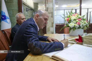 مراسم امضای دفتر یادبود دانشمند شهید دکتر محمد مهدی طهرانچی