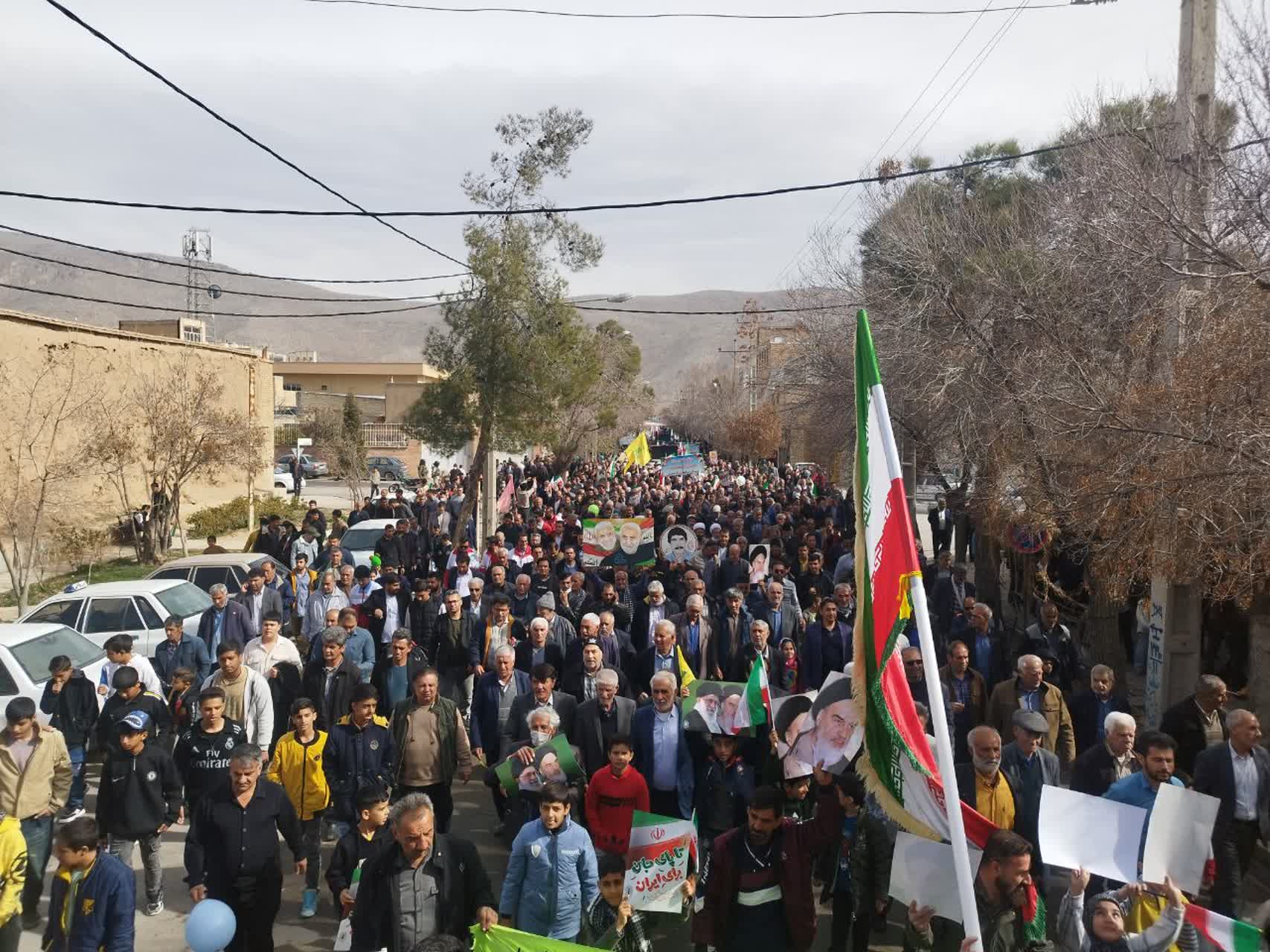 حضور دانشگاهیان آزاد اسلامی واحد ارسنجان در راهپیمایی یوم‌الله ۲۲ بهمن