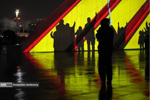 نور افشانی در شب سالگرد پیروزی انقلاب اسلامی