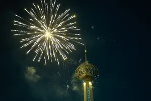 نورافشانی شب ۲۲ بهمن در تهران