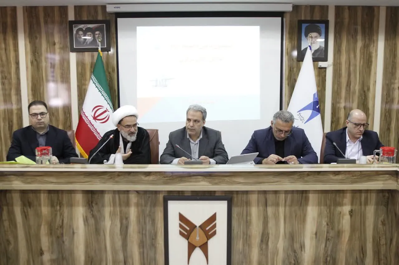 دانشگاه آزاد مرکزی