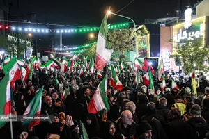 مراسم وداع با پیکر مادر شهیدان افراسیابی در چهارراه نبرد خیابان پیروزی