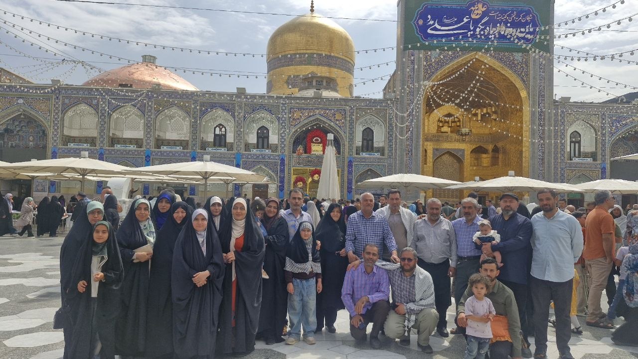 عیدیِ جهادگران به دانش‌آموزان عبدالملکی؛ مدرسه‌ای که با عطر رهبر شهید بنا شد