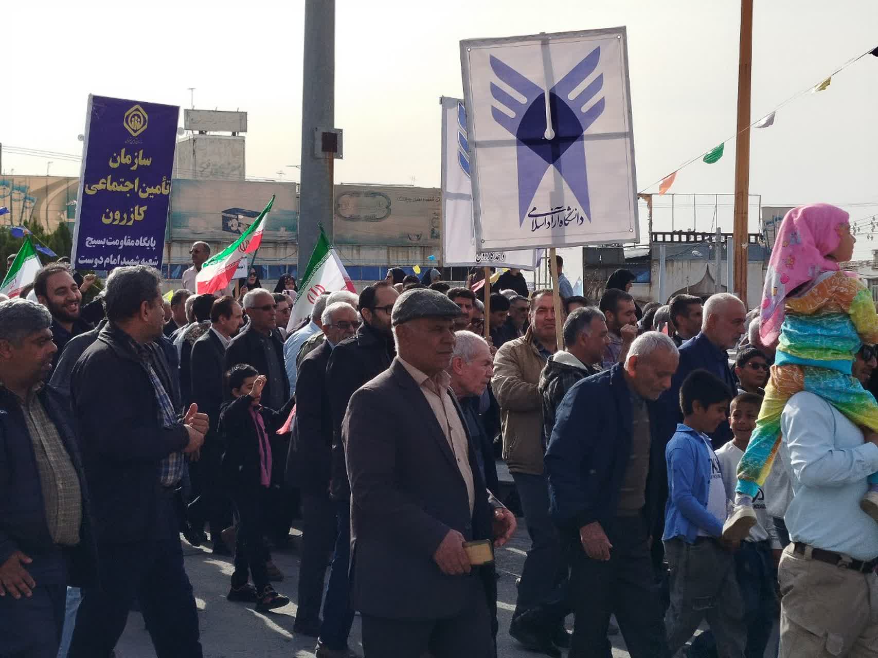 حضور پرشور دانشگاهیان آزاد اسلامی در راهپیمایی 22 بهمن؛ تجلی وفاداری به انقلاب