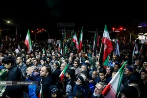 وداع با پیکرهای خانوادگی شهیدان شادکامی در چهارراه نظام&zwnj;آباد