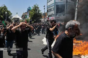 آیین خیمه سوزان عاشورا در چهارراه گلوبندک تهران
