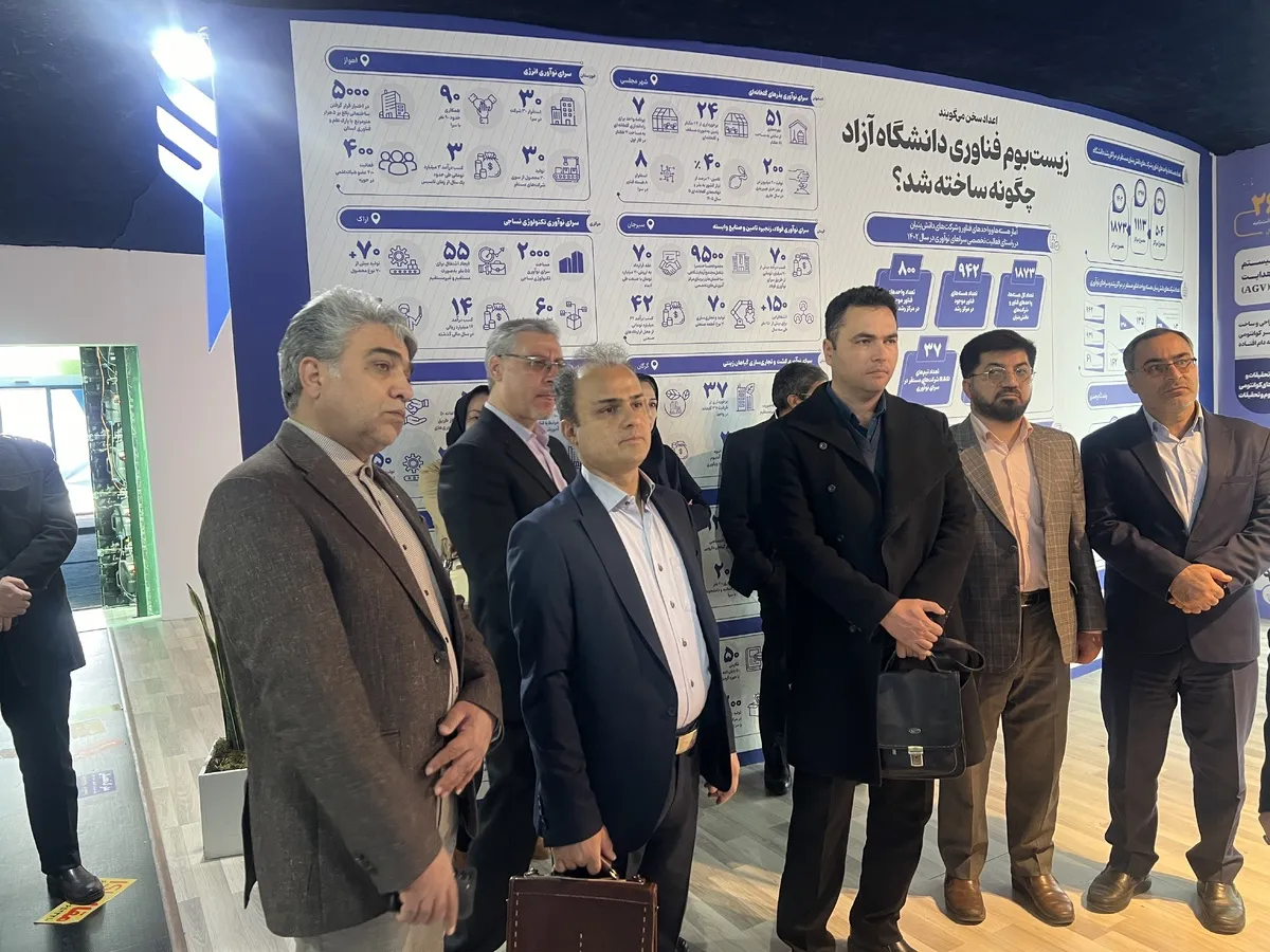 مسئولان استان مرکزی از نمایشگاه روایت تحول بازدید کردند