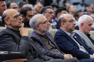 تجلیل از تیم&zwnj;های قهرمان دانشگاه آزاد اسلامی با حضور دکتر بیژن رنجبر