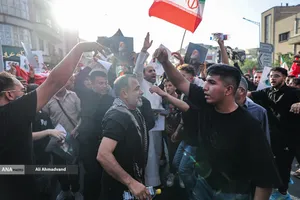 تشییع پیکر مطهر آقای شهید ایران و خانواده ایشان-4