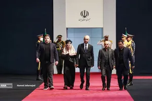 ادای احترام ادیان مختلف بر پیکر رهبر مجاهد شهید انقلاب
