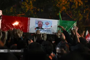 تشییع پیکر مطهر دریابان شهید &laquo;علیرضا تنگسیری&raquo; فرمانده دلاور خلیج فارس و جمعی از شهدای والامقام