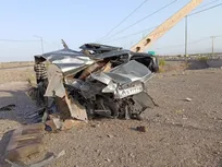 سرعت غیرمجاز در محور کرمان_بم حادثه آفرید/ جان باختن ۲ نفر در برخورد مرگبار پژو پارس با تیر برق