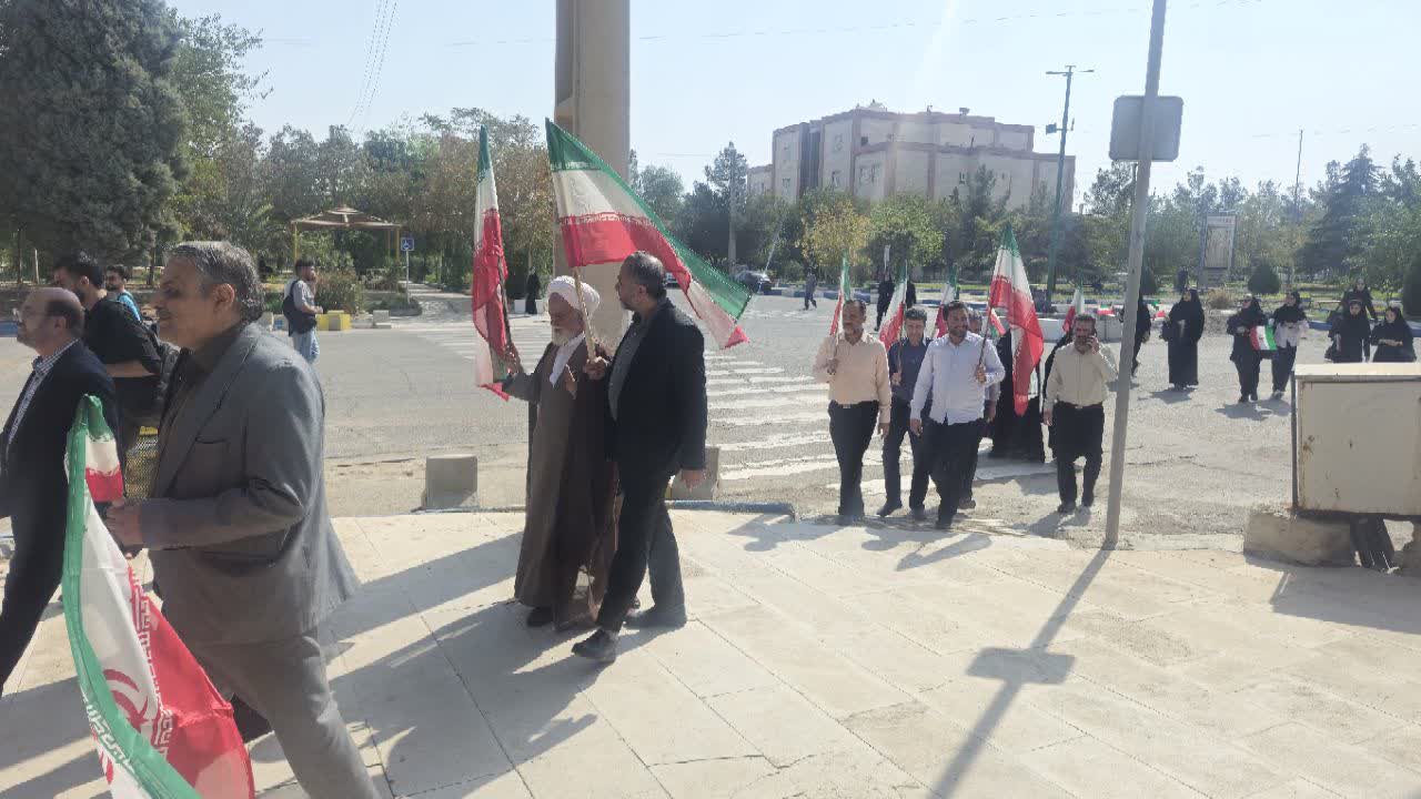 از سنگر دانش تا میدان غیرت؛ پرچم‌داران علم و ایثار در دانشگاه آزاد اسلامی ورامین-پیشوا گرد هم آمدند