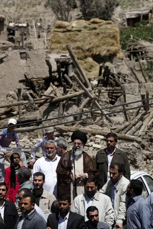  مجاهد خستگی&zwnj;ناپذیر - رهبر شهید امام خامنه&zwnj;ای 