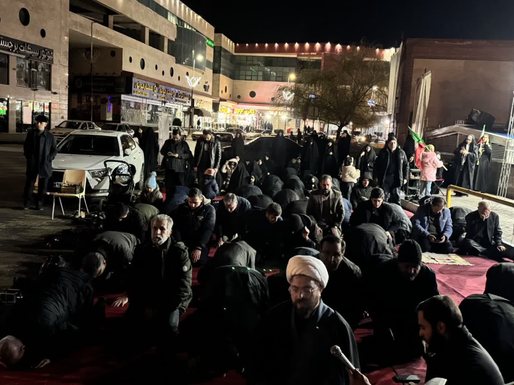 همپیمانی دانشگاهیان با مردم زیر سایه پرچم همپیمانی دانشگاهیان با مردم زیر سایه پرچم