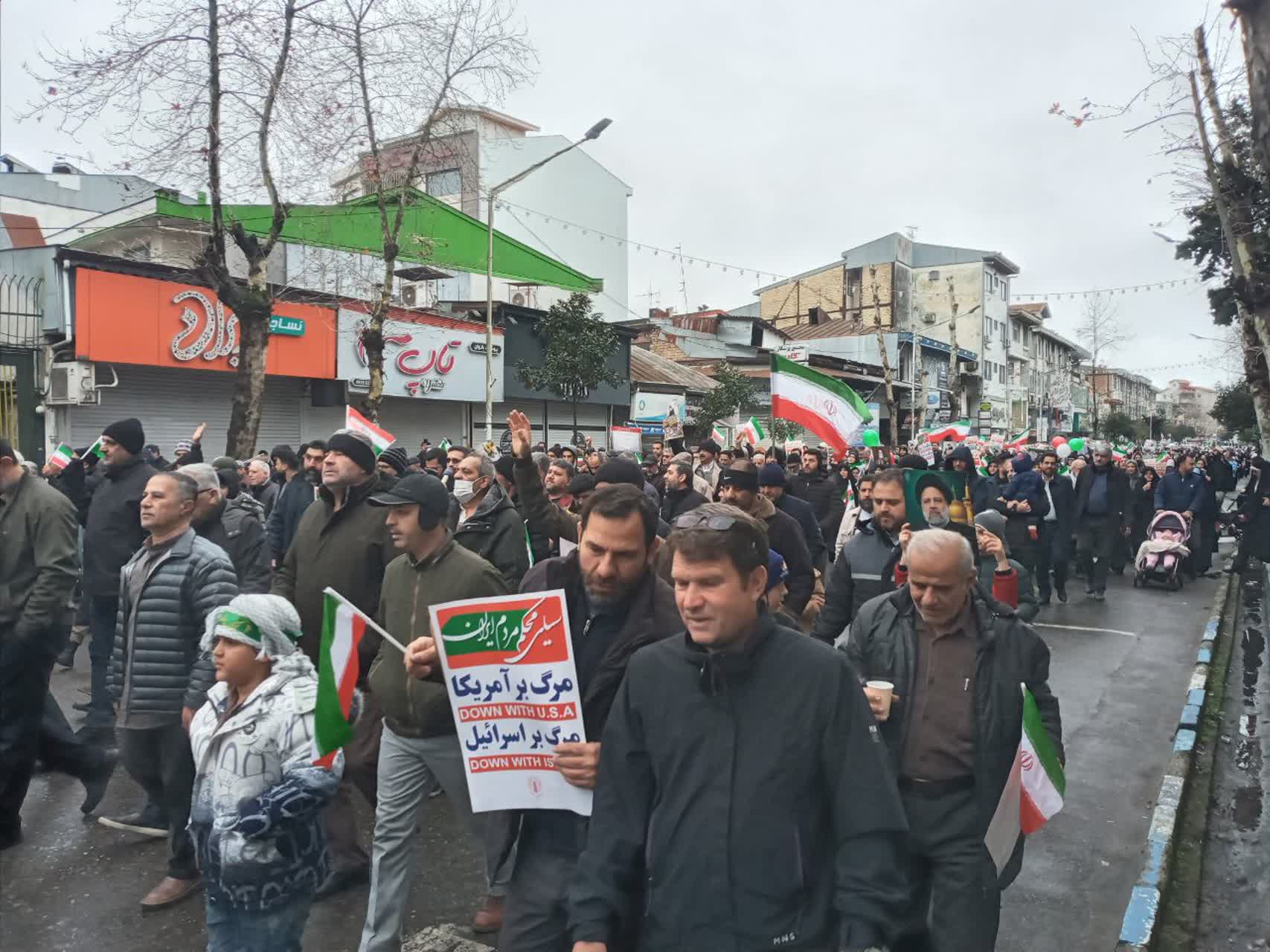 حضور پرشور دانشگاهیان آزاد اسلامی در راهپیمایی 22 بهمن؛ تجلی وفاداری به انقلاب