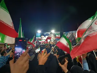 تبدیل گلزار شهدا به سنگر تعلیم و تربیت/ آموزگارانی که در شب‌های مقاومت «مشق ایثار» می‌کنند