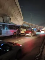 تصادف زنجیره‌ای در بزرگراه همدانی/ نجات راننده محبوس از داخل مینی‌بوس