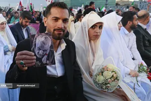 مراسم جشن عروسی زوج های جان فدا همزمان با سالروز ازدواج حضرت زهرا و حضرت علی در میدان امام حسین