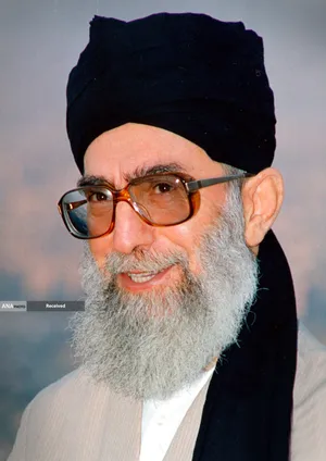  مجاهد خستگی&zwnj;ناپذیر - رهبر شهید امام خامنه&zwnj;ای 