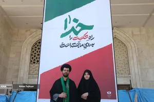 نمازگزاران جمعه در مرقد مطهر امام راحل(ره)