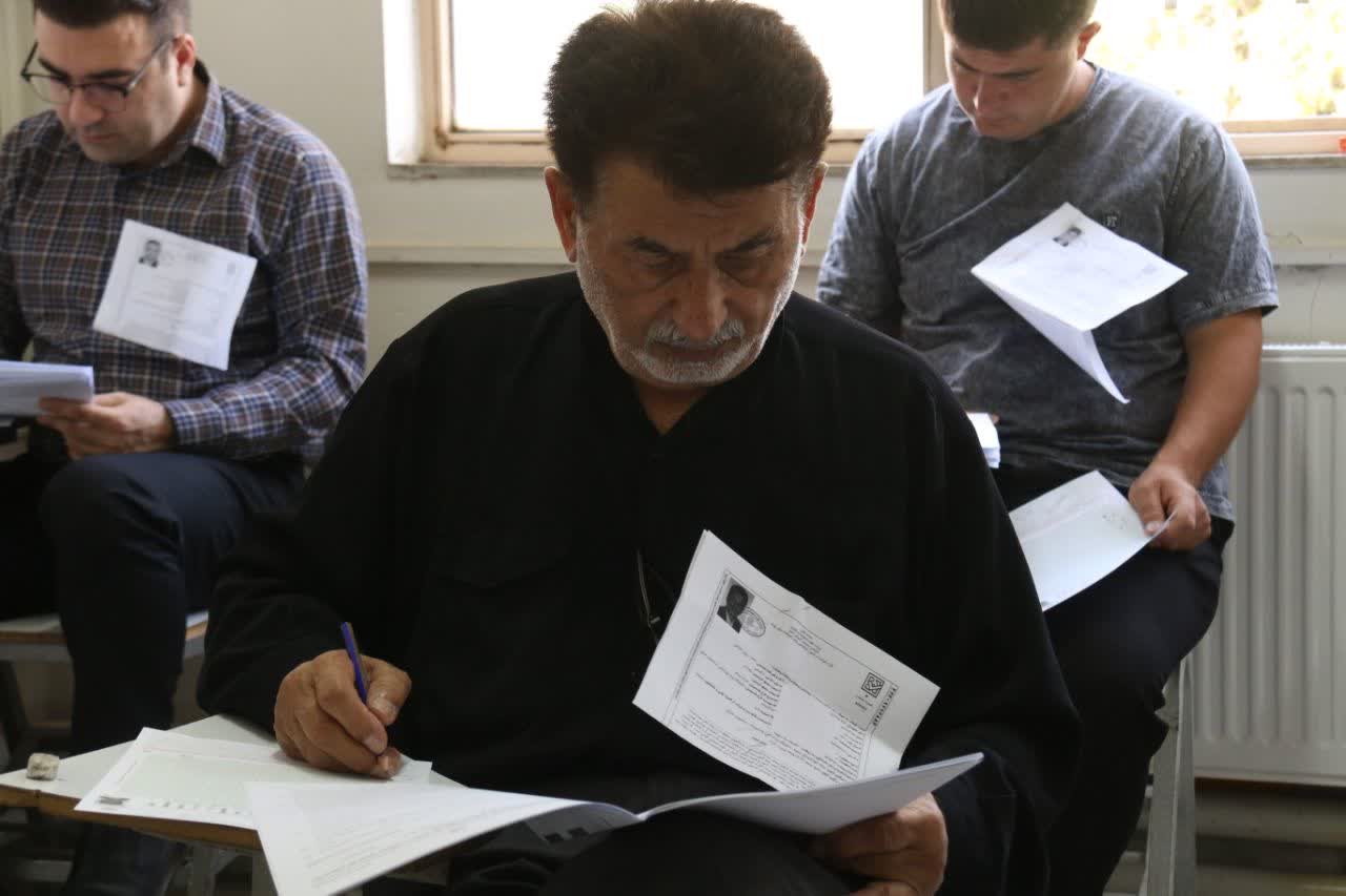 مشقِ علم در کنار هم؛ ایستگاهِ مشترکِ پدر و پسر در آزمون کارشناسی ارشد