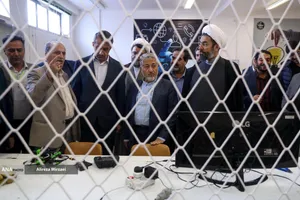 بازدید بیژن رنجبر رییس دانشگاه آزاد اسلامی از دستاورد های علمی و روباتیک دانشگاه آزاد اسلامی واحد یزد