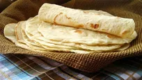 برگزاری پویش نان از سوی گروه جهادی خادم الرضا شهید رئیسی(ره)