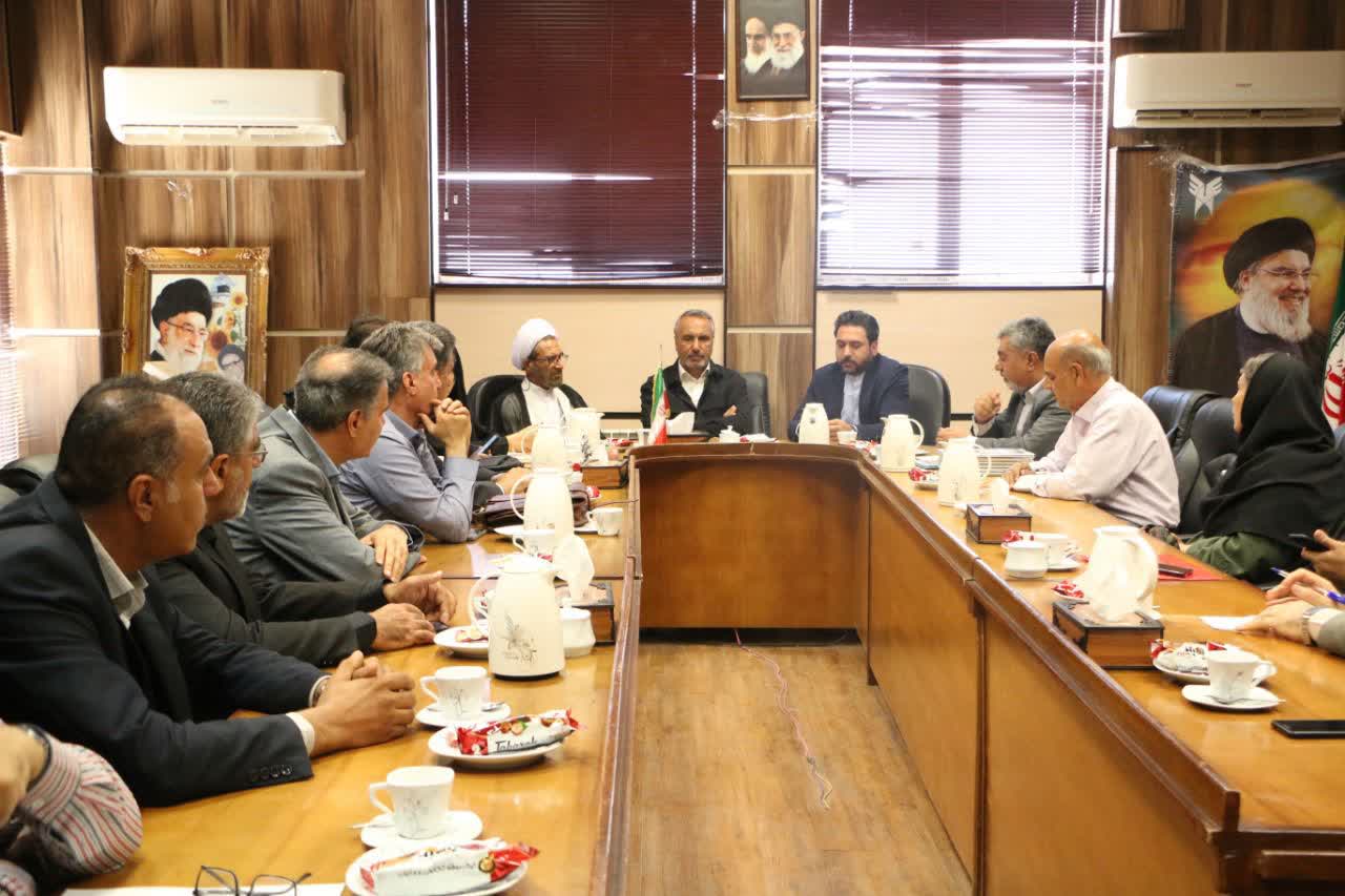 امروز کسی دلسوز مملکت است که حل مسئله کند